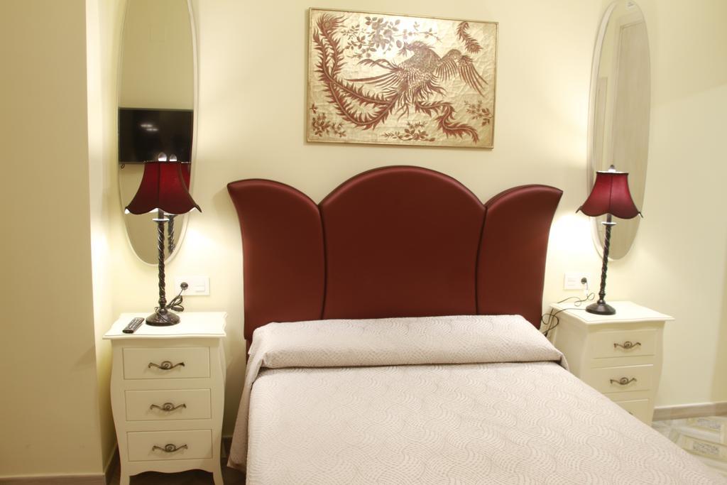 科尼尔-德拉弗龙特拉 Hostal Flor De Lis- Lojo酒店 外观 照片